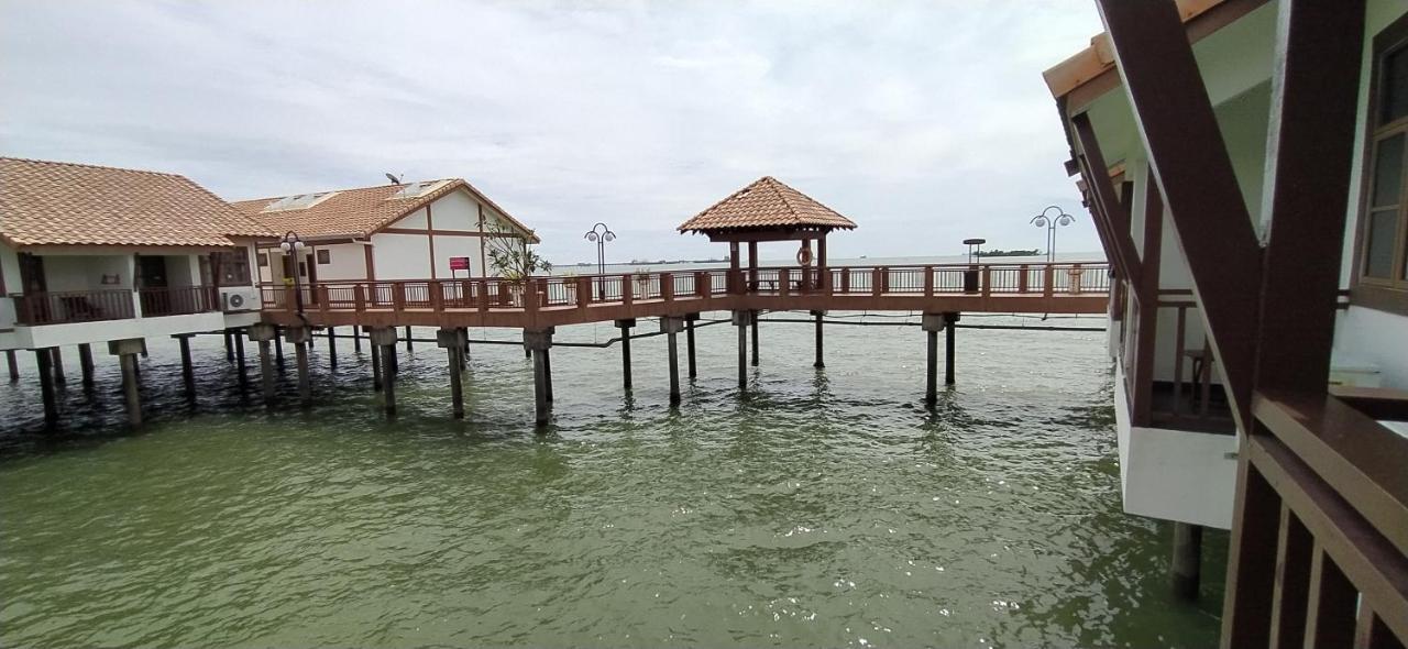 Port Dickson Water Chalet Exterior foto